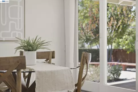 Dining - 1082 Springfield Dr, Walnut Creek, CA 94598 photo 6 of 6