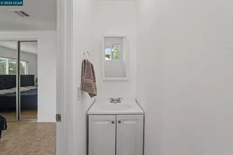 Bath - 400 Ladera Dr, Vallejo, CA 94591 photo 1 of 3
