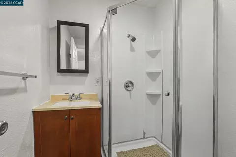 Bath - 400 Ladera Dr, Vallejo, CA 94591 photo 3 of 3