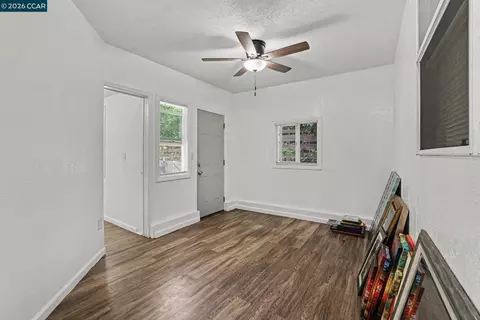 Living - 400 Ladera Dr, Vallejo, CA 94591 photo 3 of 3
