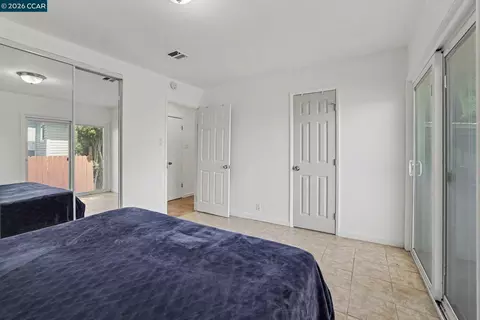 Bedroom - 400 Ladera Dr, Vallejo, CA 94591 photo 1 of 7