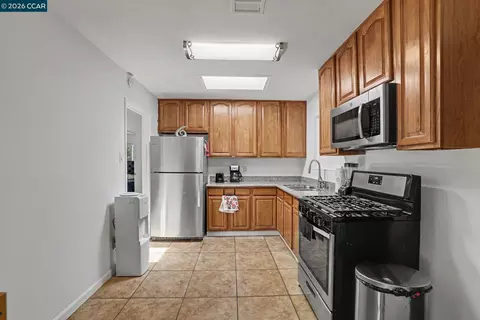 Kitchen - 400 Ladera Dr, Vallejo, CA 94591 photo 1 of 2