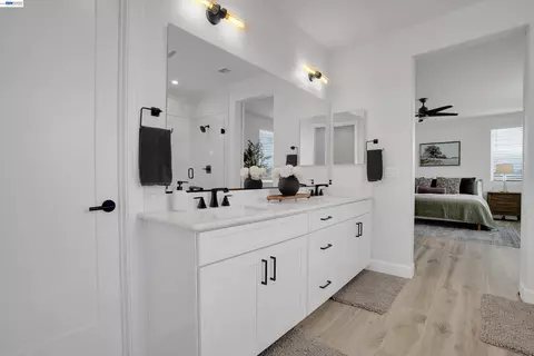 Bath - 2775 Pink Muhly Dr, Manteca, CA 95337 photo 5 of 5