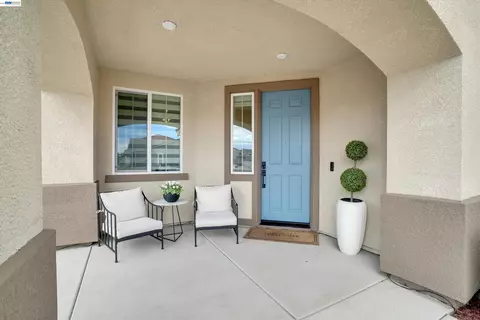 Exterior - 2775 Pink Muhly Dr, Manteca, CA 95337 photo 4 of 7