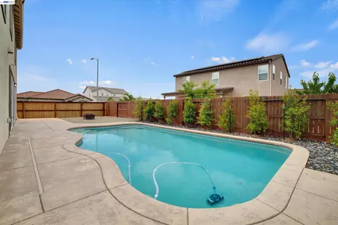 Exterior - 2775 Pink Muhly Dr, Manteca, CA 95337 photo 7 of 7