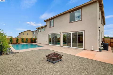 Exterior - 2775 Pink Muhly Dr, Manteca, CA 95337 photo 5 of 7