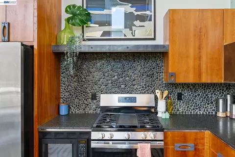 Kitchen - 755 Folger Ave, Berkeley, CA 94710 photo 3 of 3