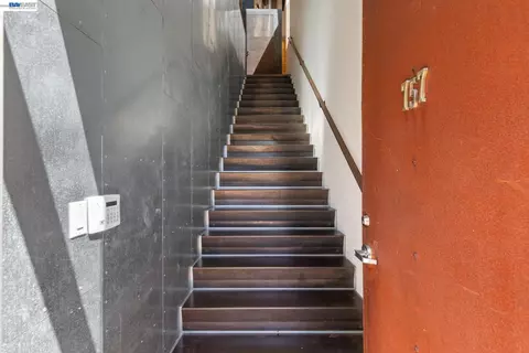 Entry Way - 755 Folger Ave, Berkeley, CA 94710 photo 3 of 4