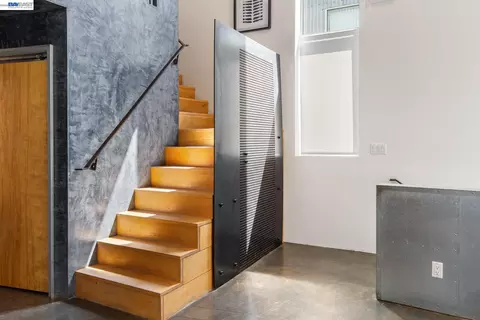 Entry Way - 755 Folger Ave, Berkeley, CA 94710 photo 4 of 4