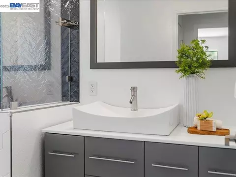 Bath - 7966 Iglesia Dr, Dublin, CA 94568 photo 3 of 4