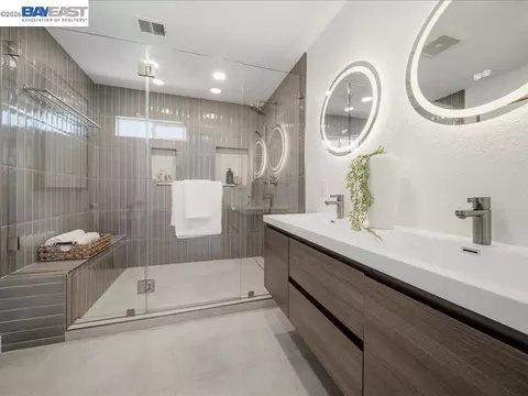 Bath - 7966 Iglesia Dr, Dublin, CA 94568 photo 4 of 4