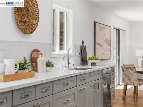 Kitchen - 7966 Iglesia Dr, Dublin, CA 94568 photo 4 of 7