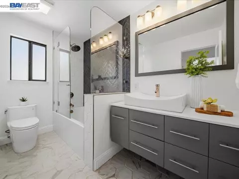 Bath - 7966 Iglesia Dr, Dublin, CA 94568 photo 2 of 4