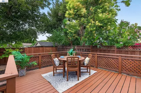 Exterior - 1639 Broadway, Alameda, CA 94501 photo 4 of 7
