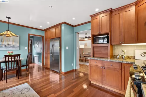 Kitchen - 1639 Broadway, Alameda, CA 94501 photo 3 of 4