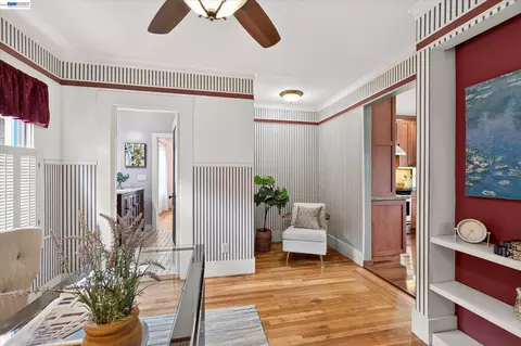 Entry Way - 1639 Broadway, Alameda, CA 94501 photo 3 of 4