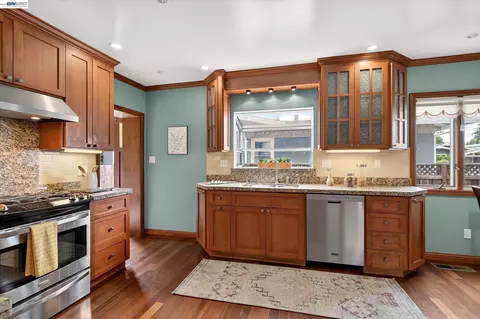 Kitchen - 1639 Broadway, Alameda, CA 94501 photo 2 of 4