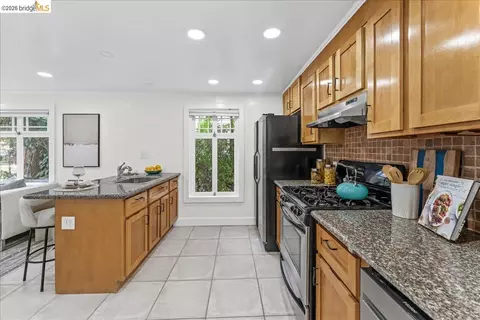 Kitchen - 2725 Prince St #10, Berkeley, CA 94705 photo 4 of 4