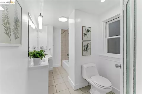 Bath - 2725 Prince St #10, Berkeley, CA 94705 photo 1 of 3