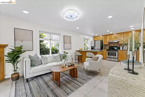 Living - 2725 Prince St #10, Berkeley, CA 94705 photo 1 of 1