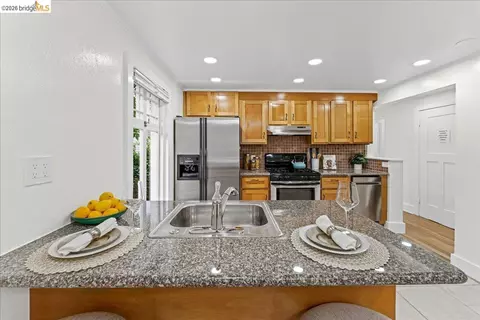 Kitchen - 2725 Prince St #10, Berkeley, CA 94705 photo 3 of 4