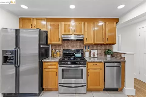 Kitchen - 2725 Prince St #10, Berkeley, CA 94705 photo 2 of 4