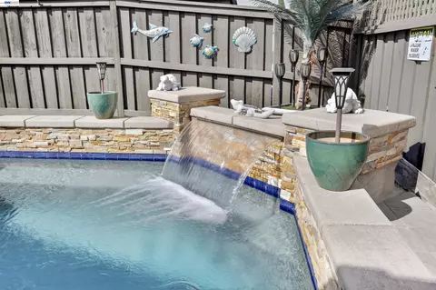 Exterior - 1787 Branson Ct, Lathrop, CA 95330 photo 7 of 10