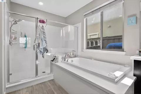 Bath - 1787 Branson Ct, Lathrop, CA 95330 photo 1 of 5
