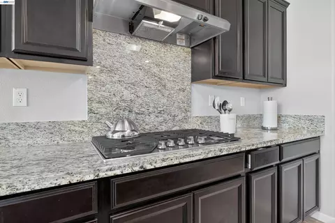 Kitchen - 1787 Branson Ct, Lathrop, CA 95330 photo 2 of 3