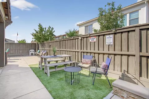 Exterior - 1787 Branson Ct, Lathrop, CA 95330 photo 8 of 10