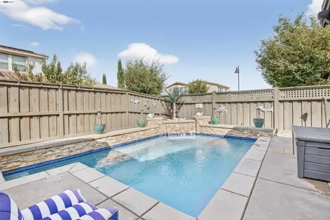 Exterior - 1787 Branson Ct, Lathrop, CA 95330 photo 5 of 10