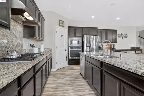 Kitchen - 1787 Branson Ct, Lathrop, CA 95330 photo 3 of 3