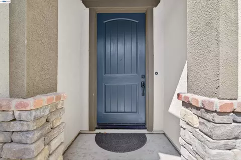Entry Way - 1787 Branson Ct, Lathrop, CA 95330 photo 1 of 3
