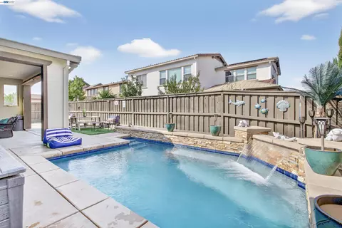 Exterior - 1787 Branson Ct, Lathrop, CA 95330 photo 6 of 10