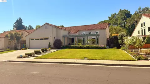 406 Stanford St, Vacaville, CA 95687