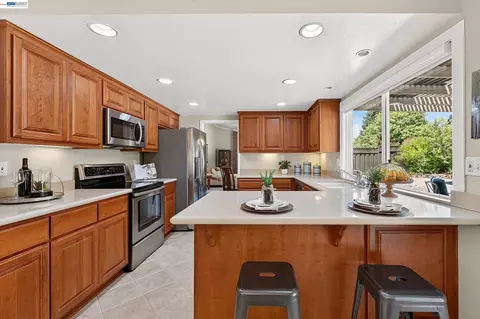 Kitchen - 2360 Hampton Rd, Livermore, CA 94550 photo 4 of 6