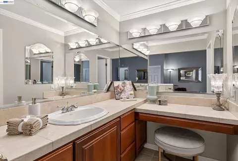 Bath - 2360 Hampton Rd, Livermore, CA 94550 photo 1 of 3