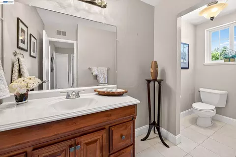 Bath - 2360 Hampton Rd, Livermore, CA 94550 photo 3 of 3