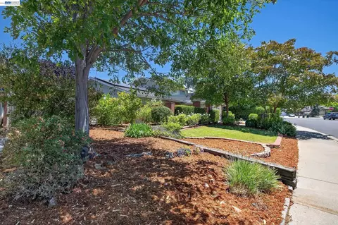 Exterior - 2360 Hampton Rd, Livermore, CA 94550 photo 1 of 8