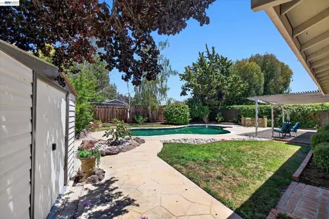 Exterior - 2360 Hampton Rd, Livermore, CA 94550 photo 4 of 8