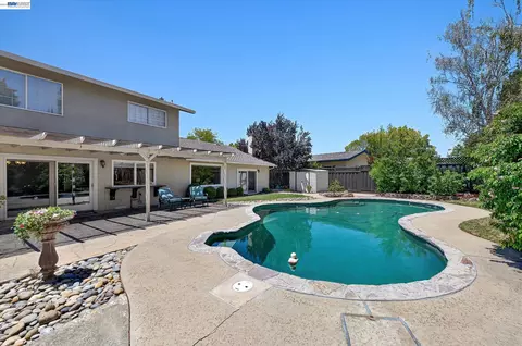 Exterior - 2360 Hampton Rd, Livermore, CA 94550 photo 6 of 8