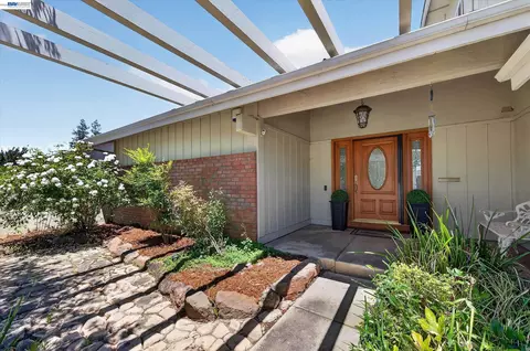 Exterior - 2360 Hampton Rd, Livermore, CA 94550 photo 2 of 8