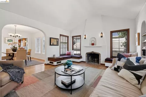 2558 Hilgard Ave, Berkeley, CA 94709 photo 5