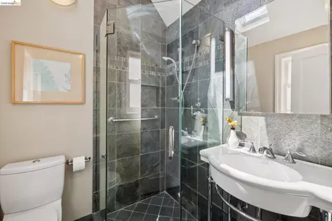 2558 Hilgard Ave, Berkeley, CA 94709 photo 23
