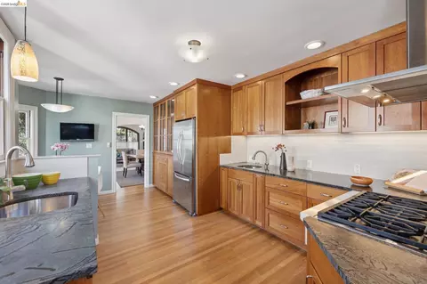 2558 Hilgard Ave, Berkeley, CA 94709 photo 18