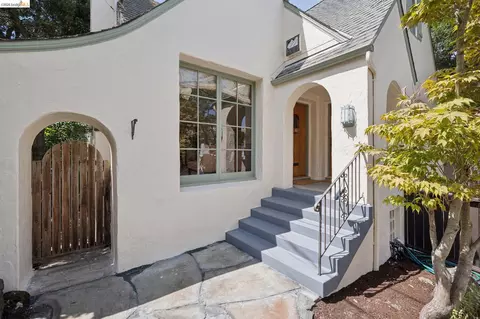 2558 Hilgard Ave, Berkeley, CA 94709 photo 3