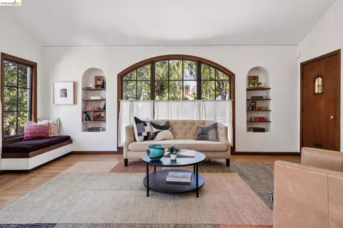 2558 Hilgard Ave, Berkeley, CA 94709 photo 7