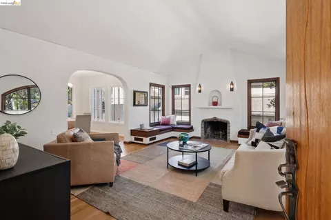 2558 Hilgard Ave, Berkeley, CA 94709 photo 4