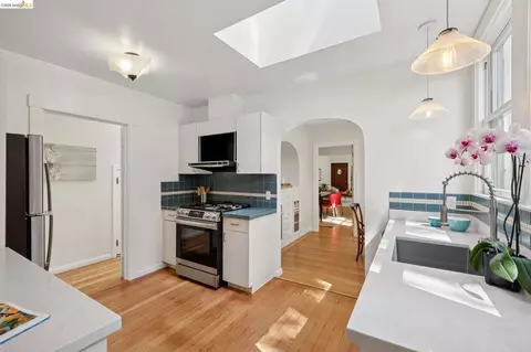 2558 Hilgard Ave, Berkeley, CA 94709 photo 39