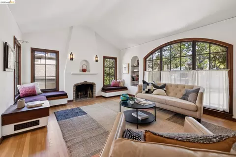 2558 Hilgard Ave, Berkeley, CA 94709 photo 6